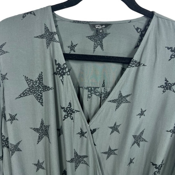 Rails Hillary Charcoal Cheetah Stars Surplice Top M - Picture 6 of 14